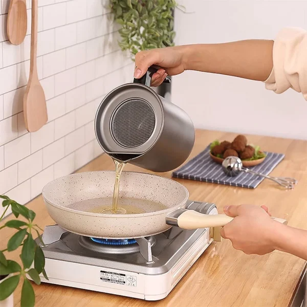sg-11134201-22120-19wbu5bycglv41.webp Stainless Steel Oil Filter Pot Grease Storage Container Kitchen Tools Strainer Dispenser Can